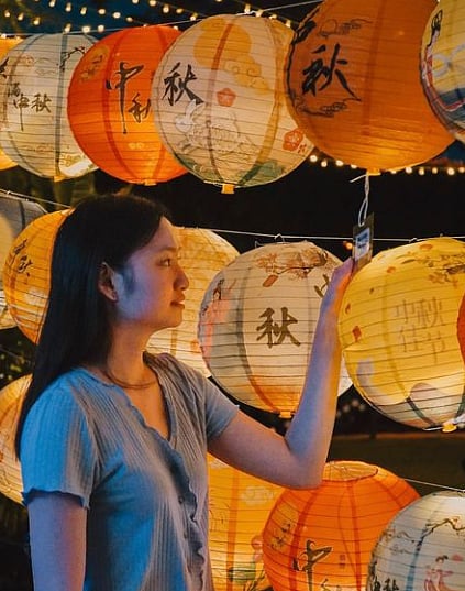 Singapore Changi Airport invites people to celebrate the Mid-Autumn Festival at Hub & Spoke (Terminal 2) on September 8 and 15, 2024 (6pm to 9pm). Lantern displays, live performances, and interactive activities are part of the experience. Changi Airport has become a destination in itself, in addition to being a gateway to countries. Photo courtesy: Instagram/ changiairport
